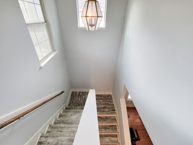 Building Photo - Welcome to this beautifully maintained home offering flexible living with 4/5 spacious bedrooms a...