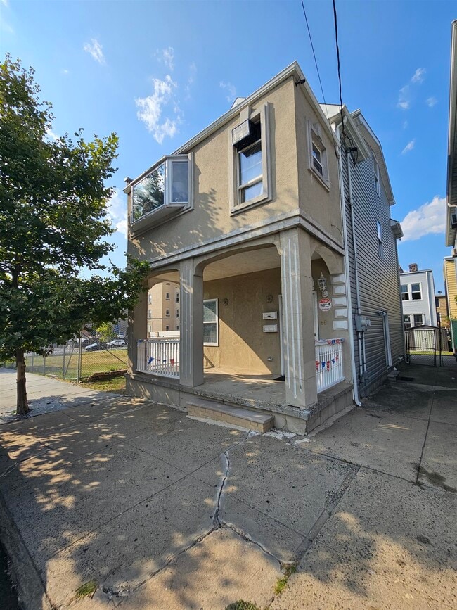 Primary Photo - 218 Hopkins Ave