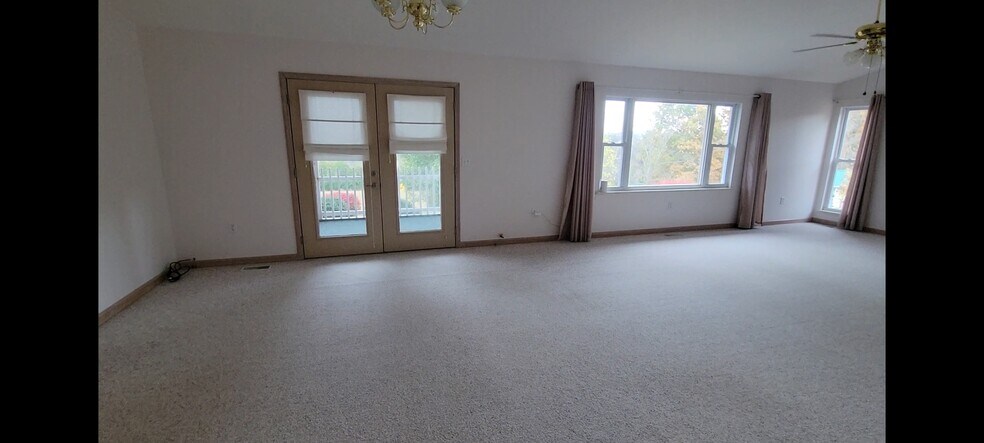 Living Room - 1835 River Rd