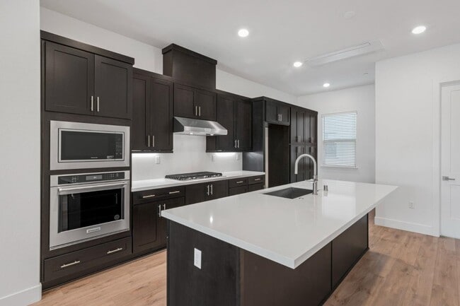 Building Photo - 302 Tea Tree Terrace