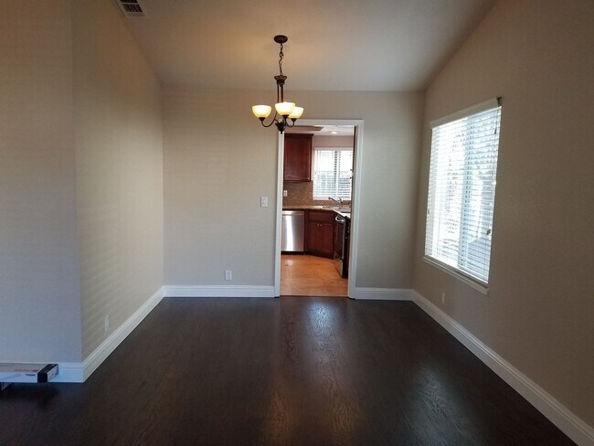 Building Photo - Lovely Roseville Home Close to School, Sho...