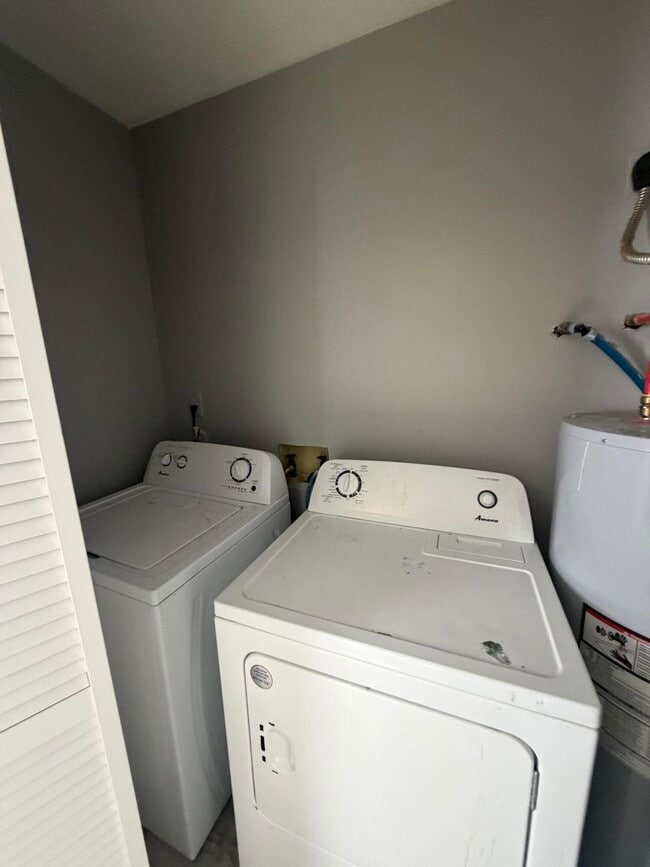 Building Photo - 343 Rebel Rd