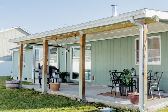 Building Photo - 509 Chelan Ave