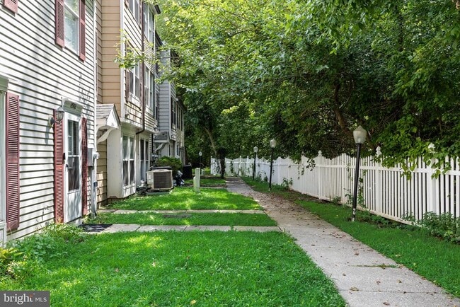 Building Photo - 2504 Greenwood Dr