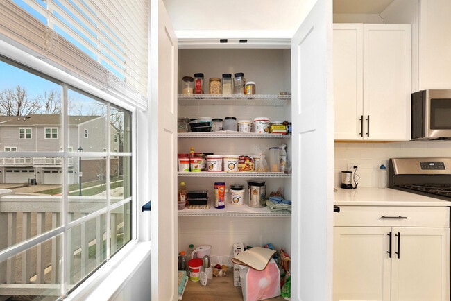 Building Photo - 155 Canterbury Way