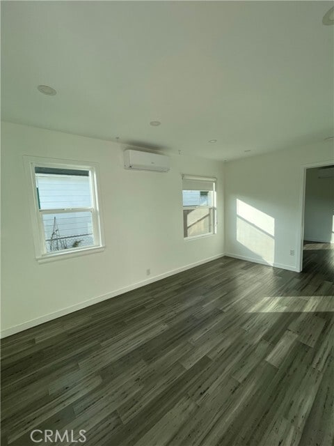 Building Photo - 357 E Plenty St