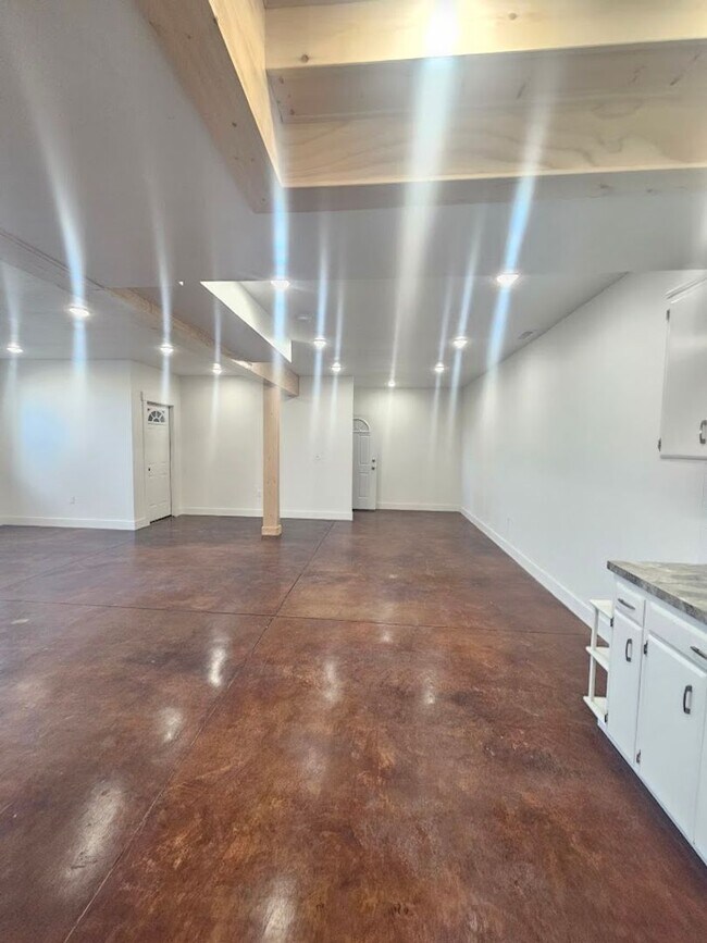 Building Photo - Country Living in Melba - Multi-Generational Home