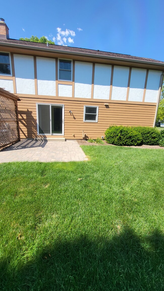 Backyard patio and large open area - 2920 Nassau Dr