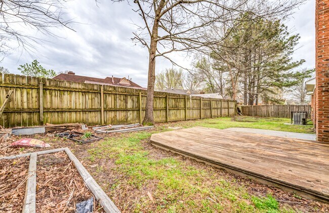 Building Photo - Style, Space, and Convenience in the Heart...