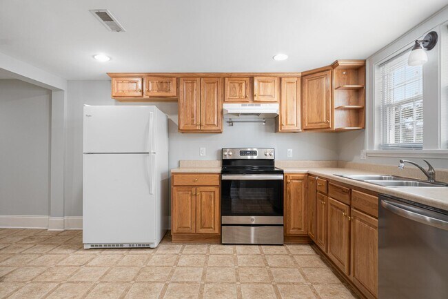 Building Photo - 545 Montgomery St