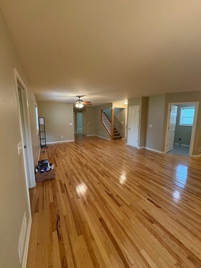 Building Photo - 2 Story Colonial - 3 bdrm/2 bath - LARGE YARD
