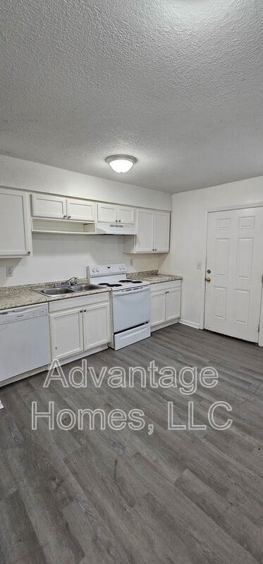 Building Photo - 702 N 70th St
