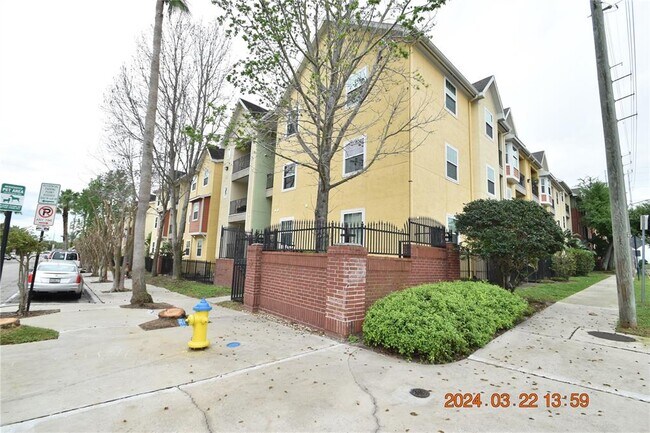 Building Photo - 1810 E Palm Ave