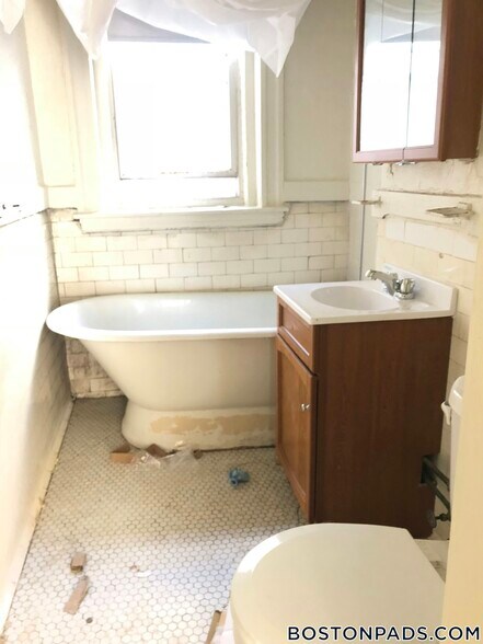 Building Photo - 1175 Boylston St