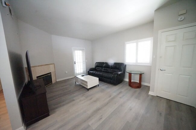 Building Photo - 5250 S Rainbow Blvd