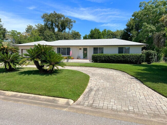 Building Photo - Splendid 3 Bed/2 Bath Home in North Pensacola