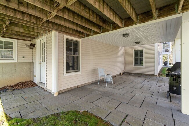 Building Photo - 3 Summerland Way
