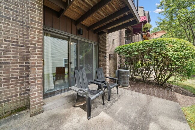 Building Photo - 804 Fairways Dr