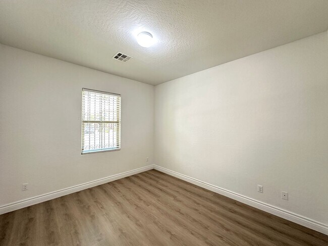 Building Photo - Lantern Gardens