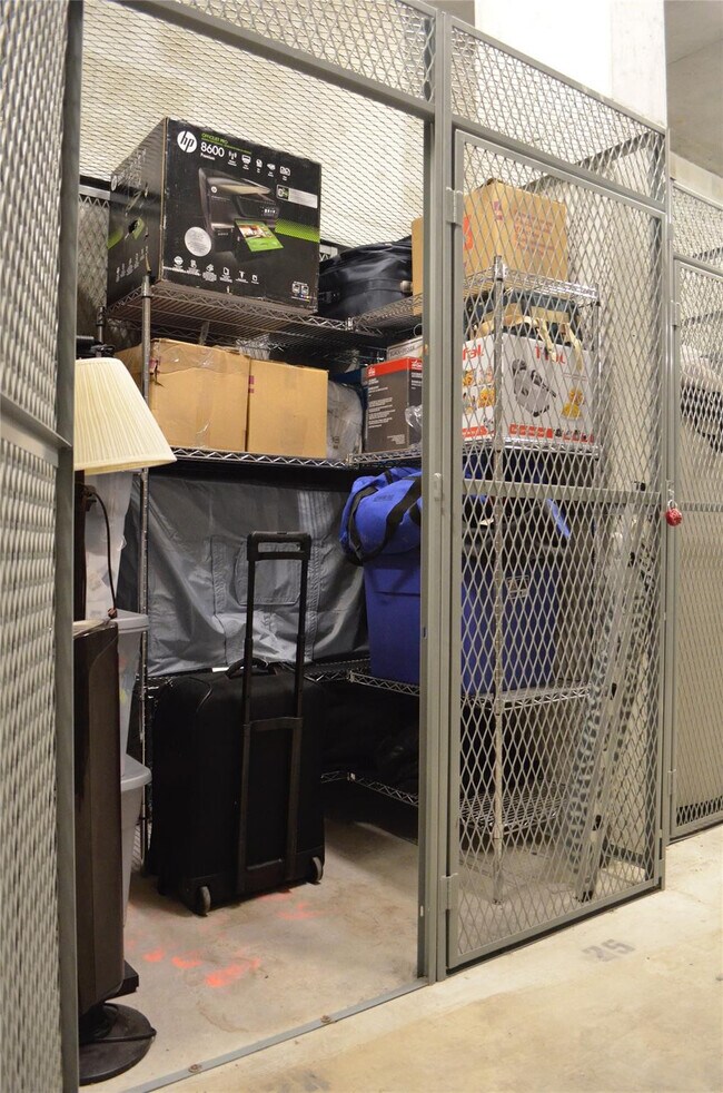 Building Photo - 444 N E St