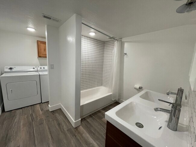 Building Photo - Mapleton Home