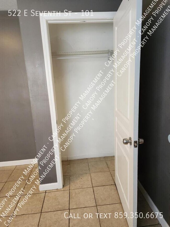 Building Photo - 522 E Seventh St-101