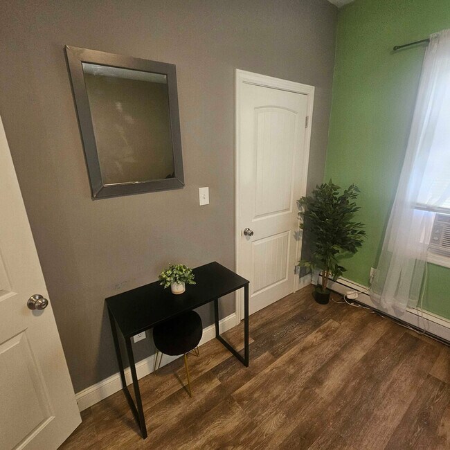 Building Photo - 23 Handy St