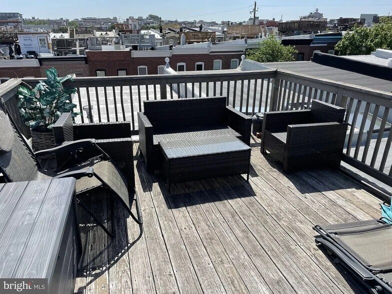 Building Photo - 520 S Curley St