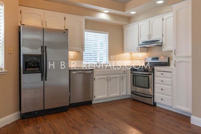 Building Photo - Charming Corner Haven: 3BR/2.5BA with Modern Upgrades in Tracy, CA