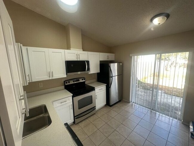 Building Photo - Wonderful 2 bedroom/2 bath Duplex near UCF!!!