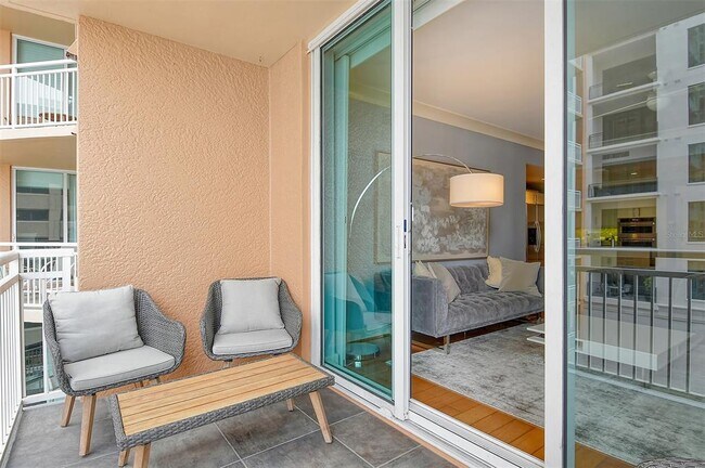 Building Photo - 1350 Main St