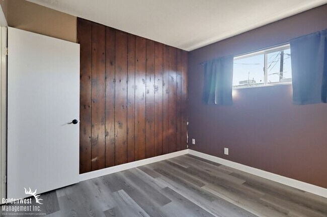 Building Photo - Updated 3Bdm 2 Ba Single Story Home with Detached Garage in the Heart of Lakeside