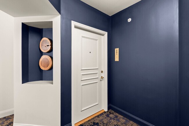 Building Photo - Studio Condo Steps from Piedmont Park!