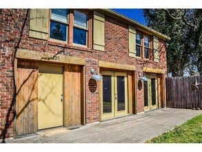 Building Photo - Unique with a Artsy Flare    2 Bed/1.5 Bath in Edgemere Park $995/month!