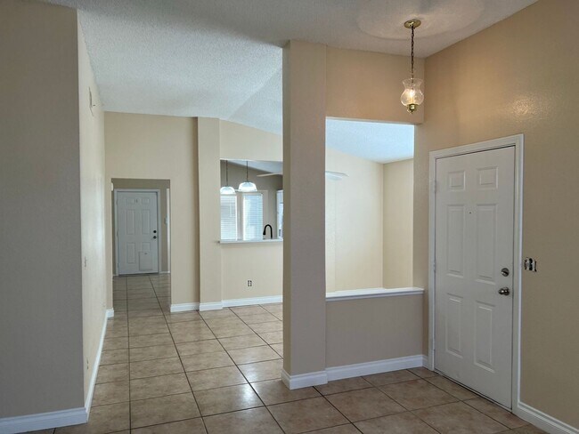 Building Photo - 9824 Cross Creek Way