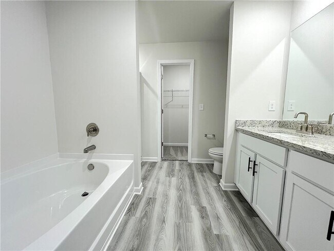 Building Photo - 4141 Oakwood Ter Ct