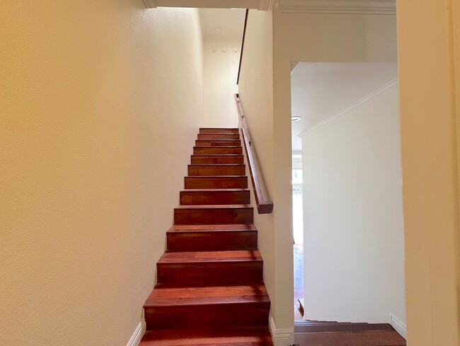 Building Photo - Spacious 3-Bedroom Condo for Rent in UTC –...