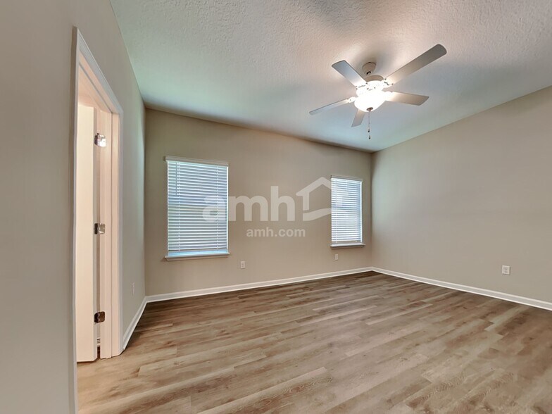 Building Photo - 225 Stone Arbor Ln