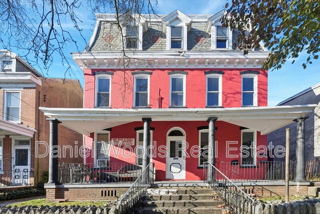 Building Photo - 330 Kerlin St