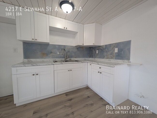 Building Photo - 4217 E Sewaha St