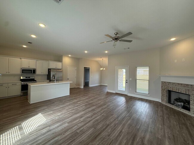 Building Photo - 132 Madisonville Dr