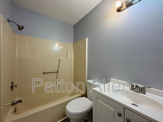 Building Photo - 2406 Abbey Cir