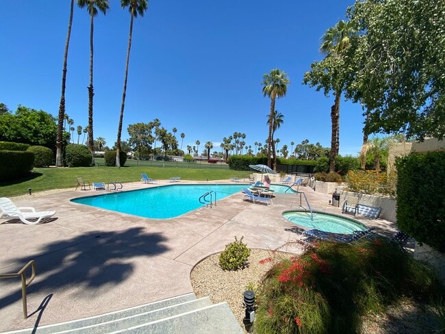 Building Photo - AVAILABLE NOW! LOVELY 1 Bed 2 Bath Condo i...