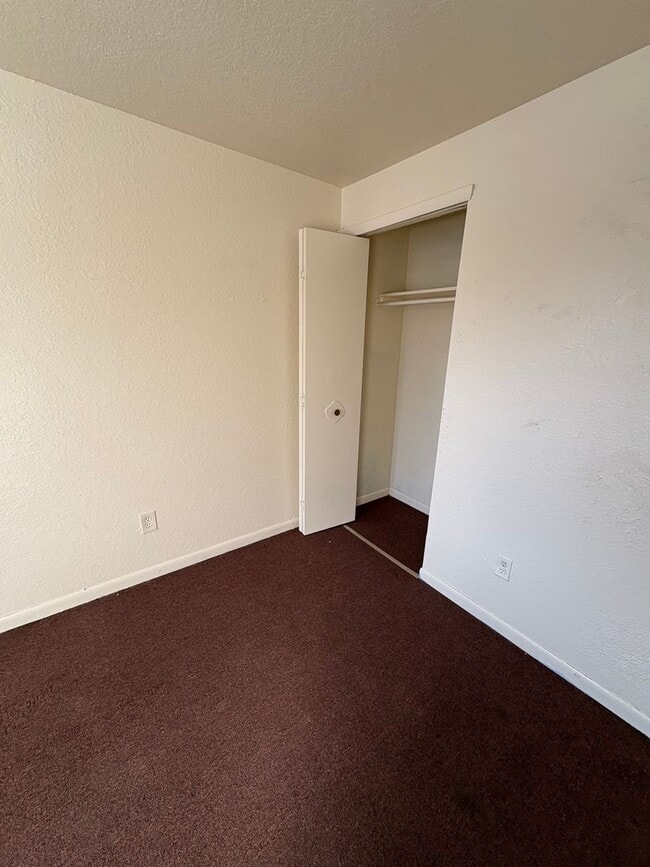 Building Photo - Charming 4 bed home located at in North Toledo