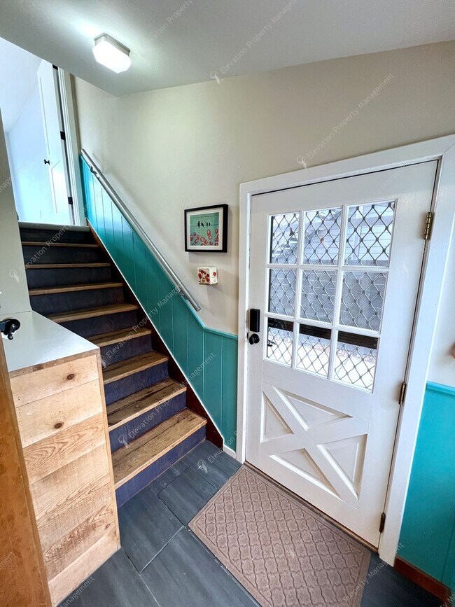 Building Photo - *Unfurnished* Charming, updated and walkable west side 3 BR + den/office