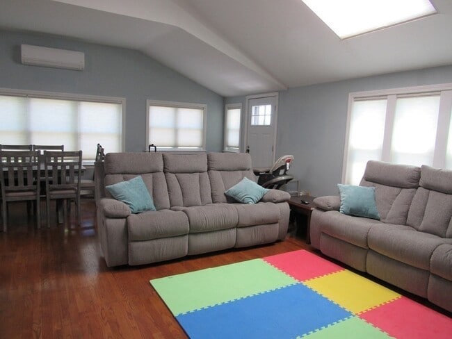 Building Photo - 9 Saltworks Ln