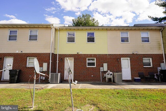Building Photo - 726 Hemlock St