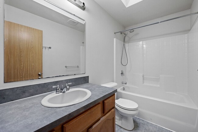 Building Photo - Move in ready! 3 bedroom rambler - Great l...