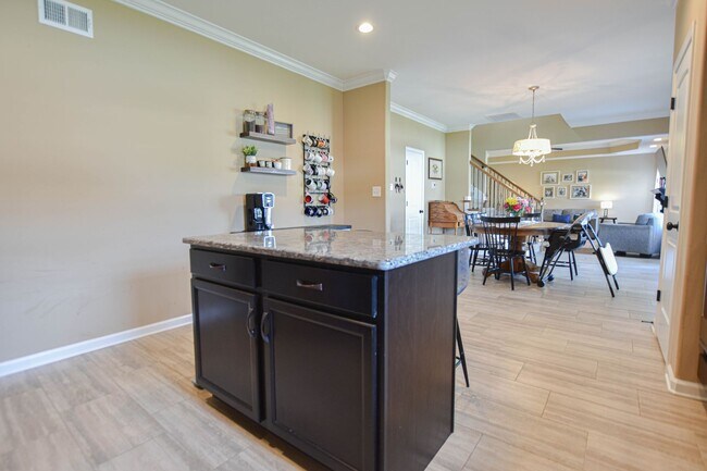 Building Photo - Pet Friendly Four Bedroom!