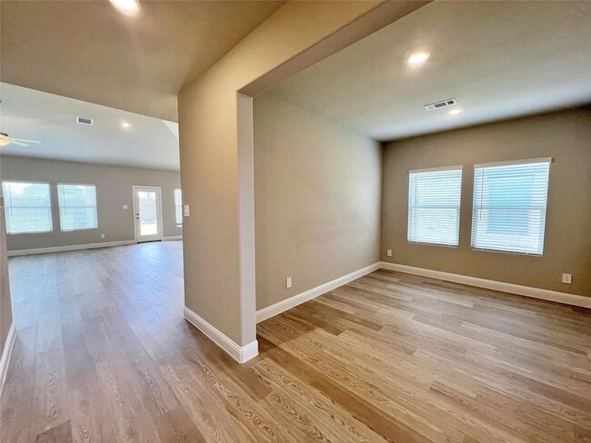 Building Photo - 678 Woodland Ave